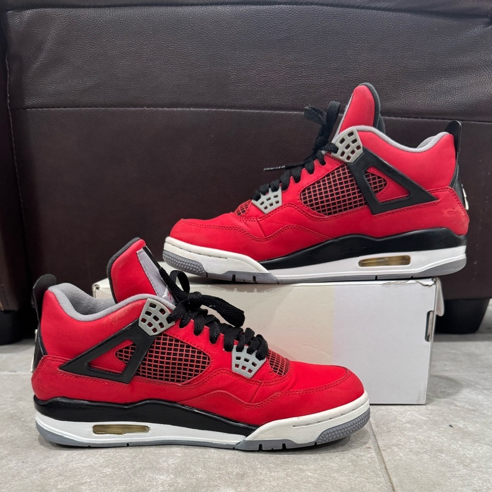 Size 8.5 - Jordan 4 Retro Toro Bravo 2013 - Picture 2 of 7